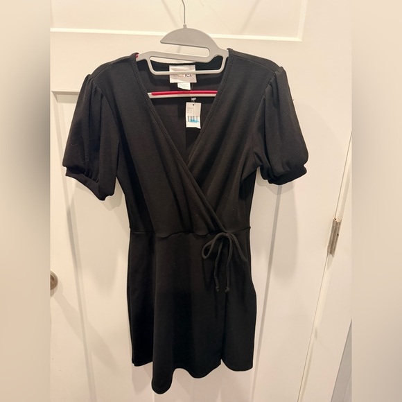 starlet Dresses & Skirts - Starlet NWT Black Wrap Dress Medium Ribbed Puff Sleeve Tie Waist Mini Dress